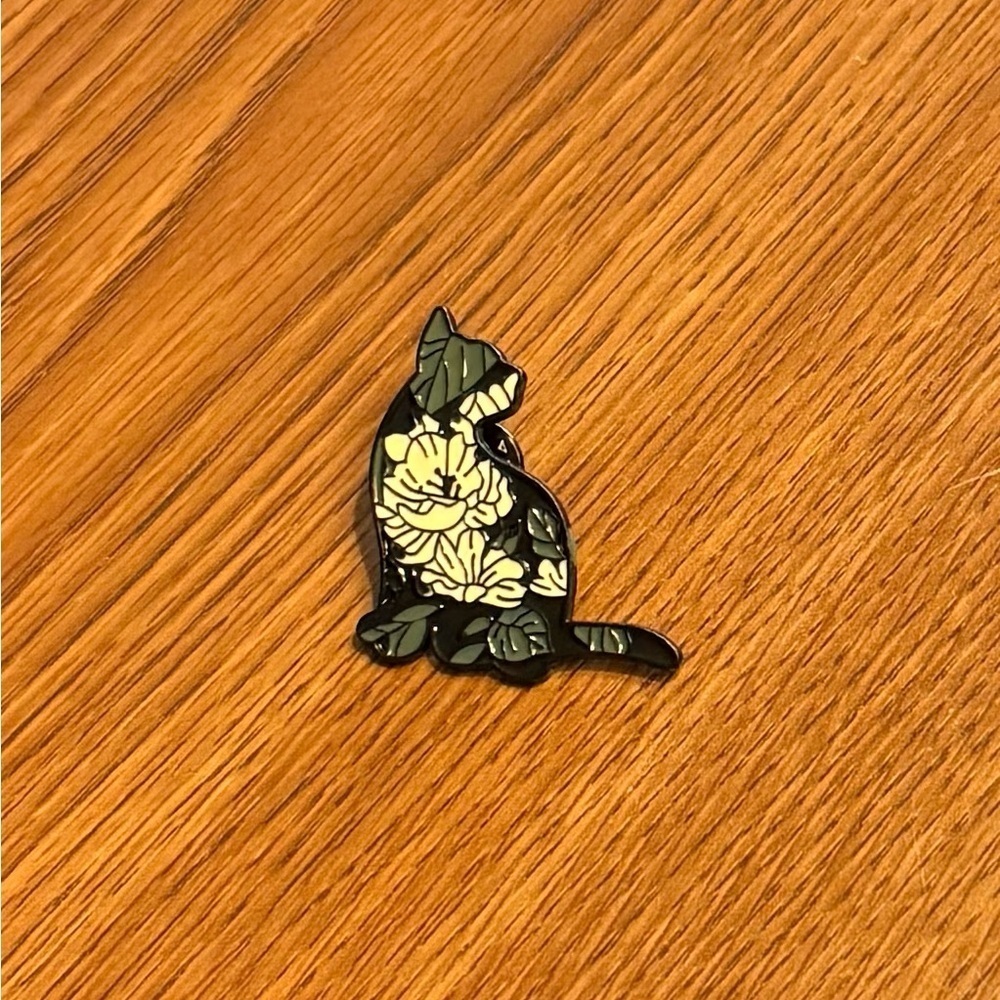 Women’s Accessories Adorable Floral Cat Enamel Pin- Black, White, and Gray